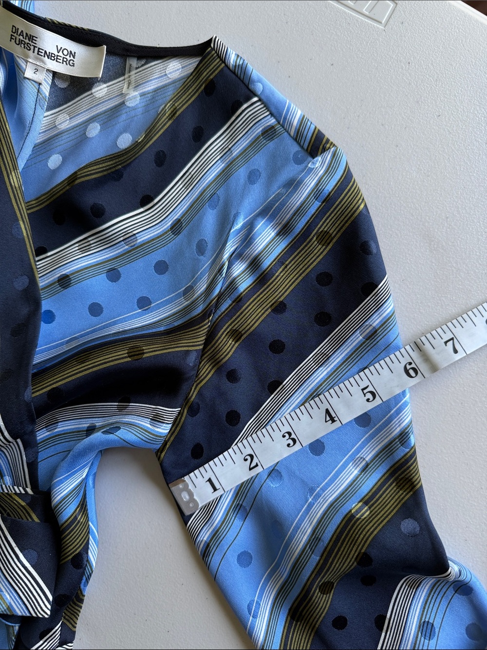 Diane Von Furstenberg 100% Silk Wrap Mini Dress Size 2 - Picture 16 of 17
